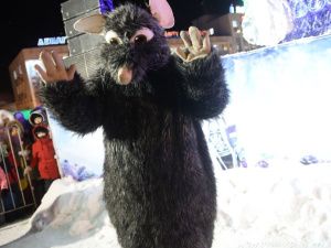 Праздничное шествие автоколонны состоялось впервые на зажжении новогодней ёлки Якутска