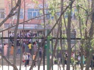 Школа в Якутске заплатит штраф за массовое скопление выпускников