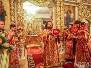 Пасхальная ночь в главном храме Якутии 