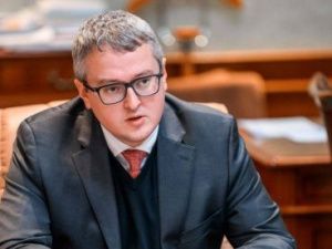 «Юморист!» Подписчики премьер-министра Якутии отреагировали на его пост о повышении зарплаты бюджетникам 