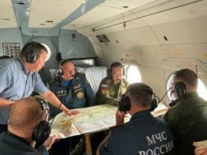 Министр МЧС России и Глава Якутии совершили облёт пожаров на территории Горного района