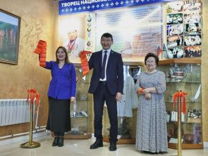 В «Николаев Центре» открыли экспозицию, посвященную 80-летию Иннокентия Тарбахова