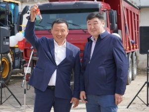 Акционерная компания «Железные дороги Якутии» помогла Мегино-Кангаласскому улусу приобрести автомобиль КАМАЗ