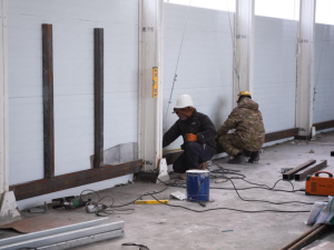 Евгений Григорьев проверил ход строительства многофункционального спортивного комплекса