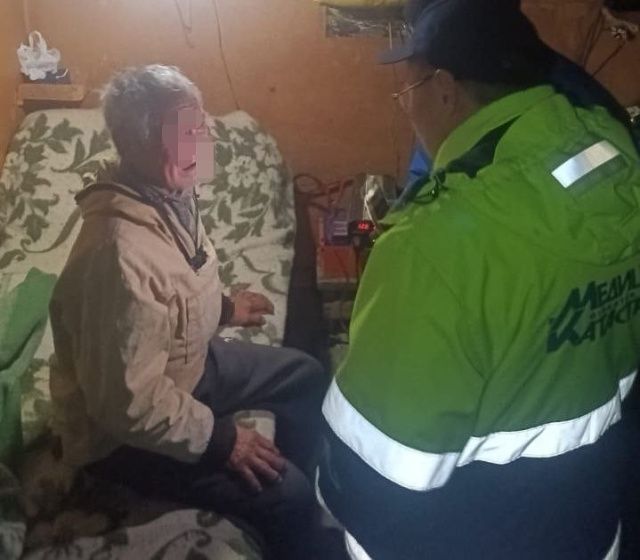 Спасатели доставили из Намского улуса пожилого больного в Якутск