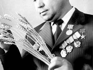 КТО ИЗ ЯКУТЯН РУКОВОДИЛ СТРОИТЕЛЬСТВОМ ШАХТЫ В МАЛИ? 