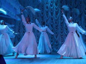 Показать Сияние севера: артисты Театра танца Якутии вернулись с гастролей из новых регионов России