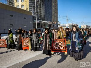 В Якутии ко Дню народного мастера приурочили шествие в национальных костюмах