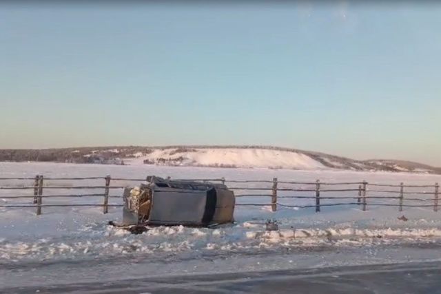 Четыре человека пострадали при столкновении автомобилей в Хангаласском районе