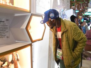 На выставке-форуме «Россия» проходят экскурсии для участников Всемирного фестиваля молодежи