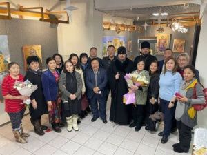 Архипастырь посетил персональную выставку «Славим Рождество Твое на Земле Олонхо»