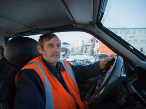 Водитель-наставник аэродромной службы аэропорта Якутска рассказал об особенностях профессии