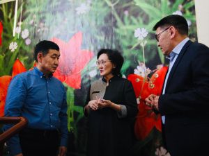 Сардана Авксентьева посетила частный пансионат для престарелых