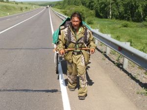 Якутский шаман идёт пешком в Москву "изгонять Путина" 