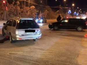 В Якутске водитель устроил ДТП, проехав на красный сигнал светофора