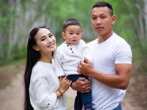 «Быть для тебя примером»: известные якутяне – о трудностях и радости отцовства