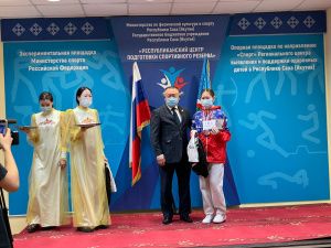 Вручены Гранты для одаренных и талантливых детей республики в сфере спорта