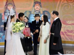 Молодая пара из Якутии сыграла свадьбу в День региона на выставке в Москве