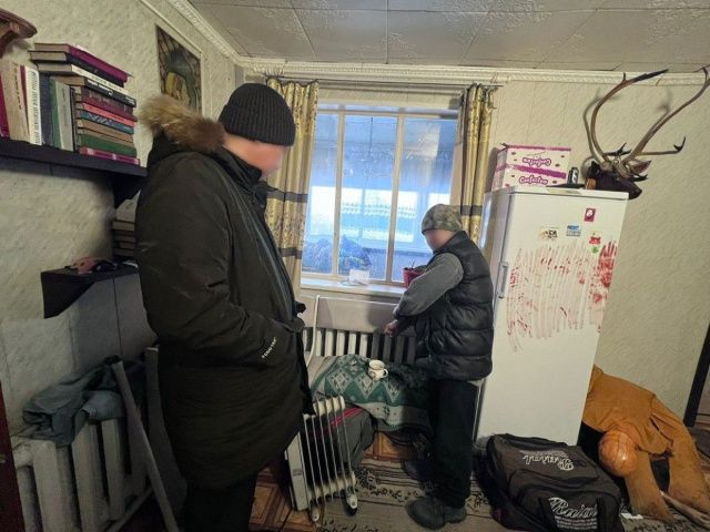 В Якутске мужчина ранил знакомого осколком, на следующий день зарезал его ножом и украл телефон убитого: Вынесен приговор