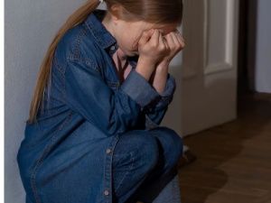 В Абыйском районе со школы взыскали 100 тысяч рублей за травму ученицы