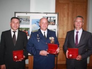 Авиаторы Якутии получили государственные награды за спасение оленеводов