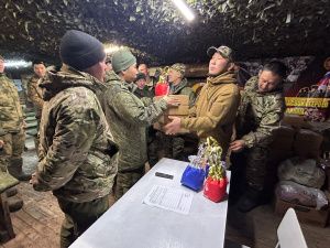 Бойцам из Якутии доставили несколько тысяч адресных посылок