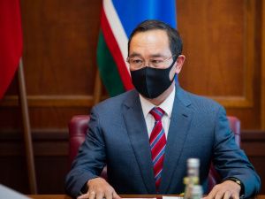 Айсен Николаев поручил ускорить темпы вакцинации от коронавируса 