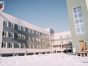 Строительная готовность крупнейшей школы Якутска достигла 80 процентов