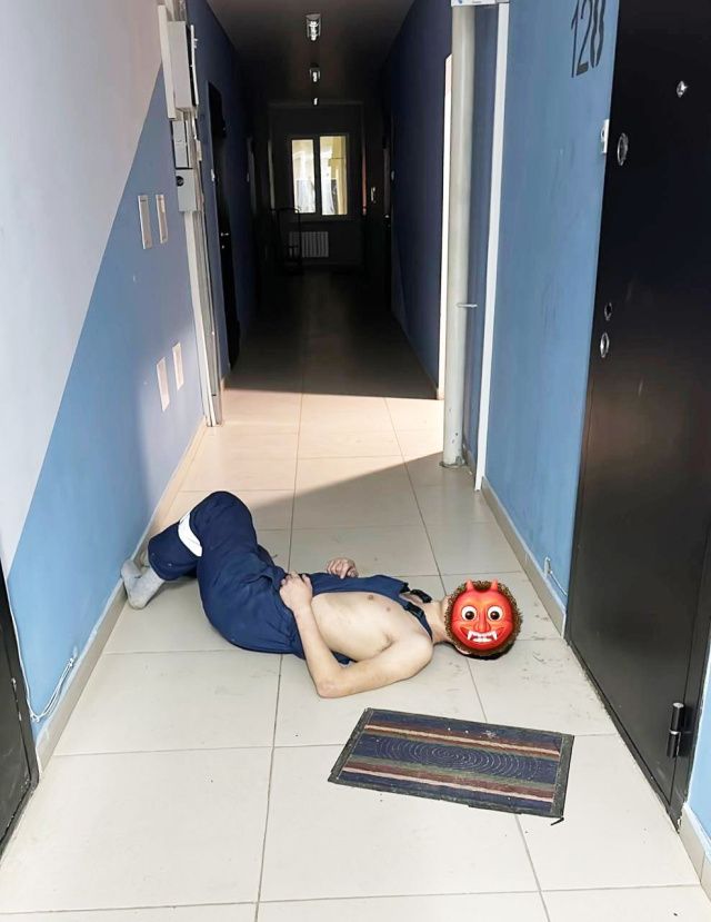 В одних трусах: Пьяный житель Якутска ворвался в чужую квартиру и избил пожилую женщину