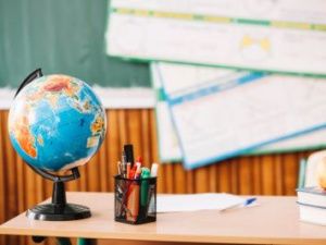 С сентября денежное вознаграждение за классное руководство получат 9179 учителей в Якутии 