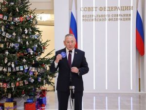 Сенатор РФ Сахамин Афанасьев принял участие в акции «Елка желаний»