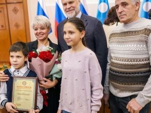 Матерям Якутии вручили госнаграды с денежным вознаграждением до одного миллиона рублей