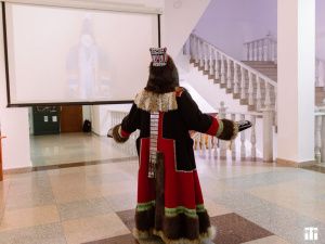 Амгинские мастера представили проект с ожившими картинами