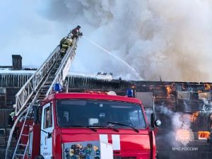 Два человека погибли при пожаре в жилом доме в Мирнинском районе